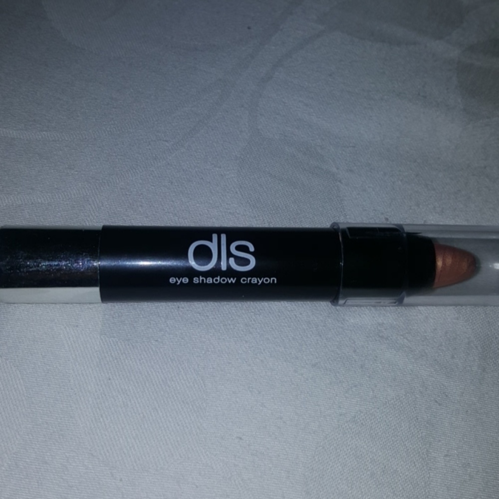 Eyeshadow crayon